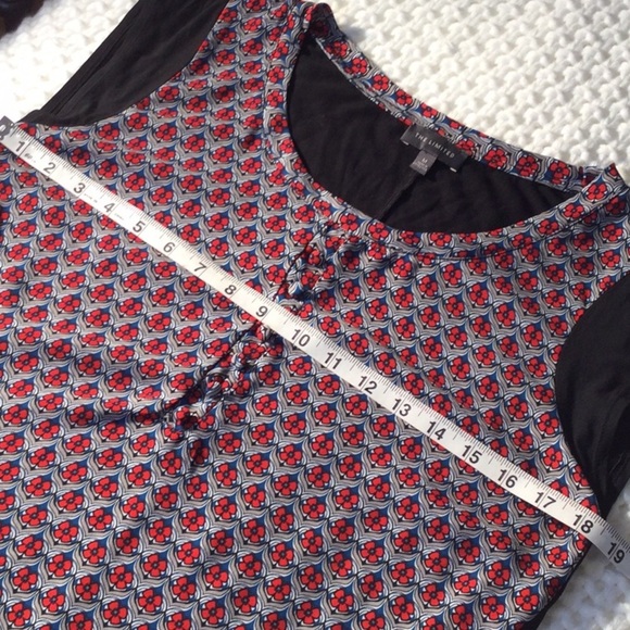 The Limited Print Button Cap Sleeve Blouse Sz M - Picture 11 of 11